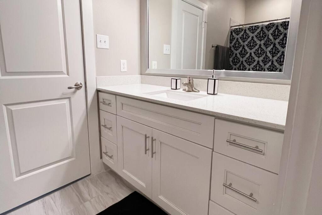 Welcome To Our Spacious 2-Bedroom 2-Bathroom Located In The City Of Houston, Texas! Esterno foto