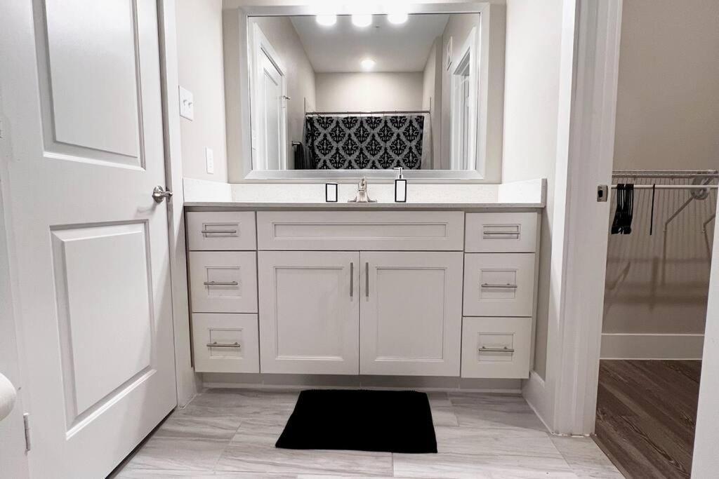 Welcome To Our Spacious 2-Bedroom 2-Bathroom Located In The City Of Houston, Texas! Esterno foto