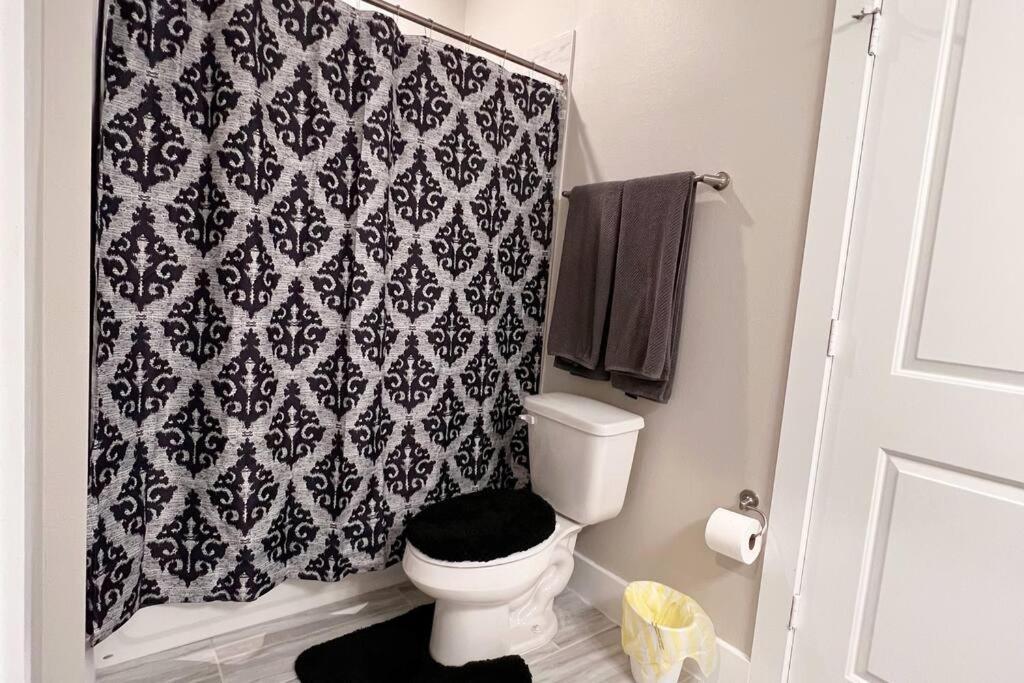 Welcome To Our Spacious 2-Bedroom 2-Bathroom Located In The City Of Houston, Texas! Esterno foto